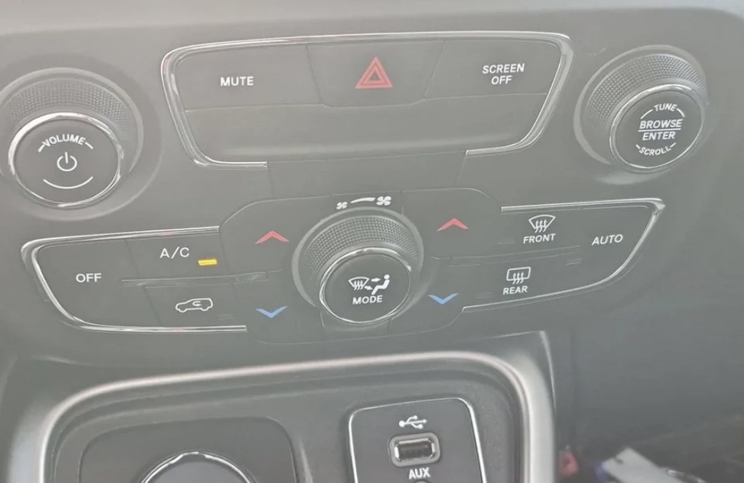 Used 2018 Jeep Compass Limited w/ Navigation Group AWD/4WD image 10