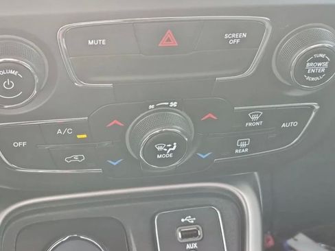Used 2018 Jeep Compass Limited w/ Navigation Group AWD/4WD image 10