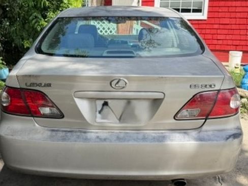 Used 2002 Lexus ES 330 w/ Premium Pkg FWD image 8