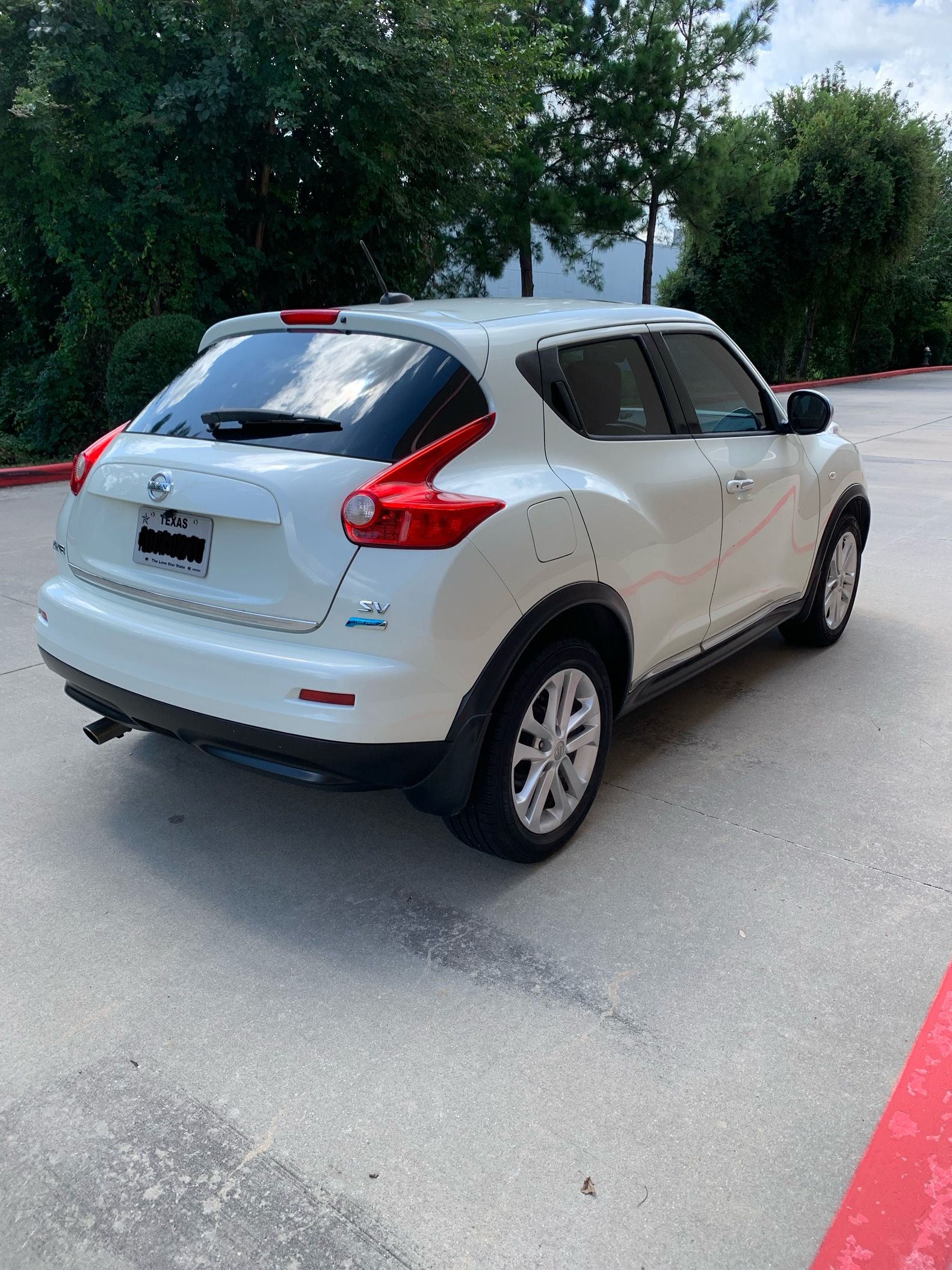 Used 2012 Nissan Juke SV w/ Chrome Pkg FWD image 2