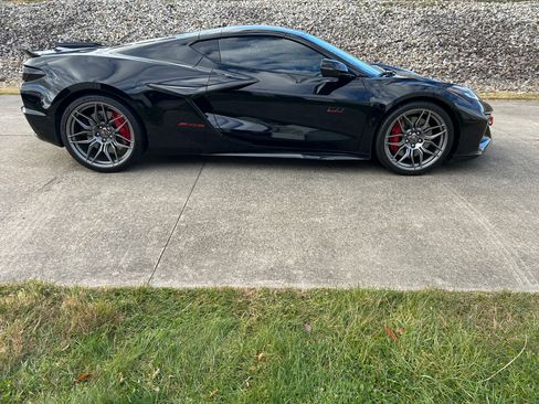 Used 2023 Chevrolet Corvette Z06 image 2