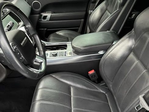 Used 2017 Land Rover Range Rover Sport HSE image 10