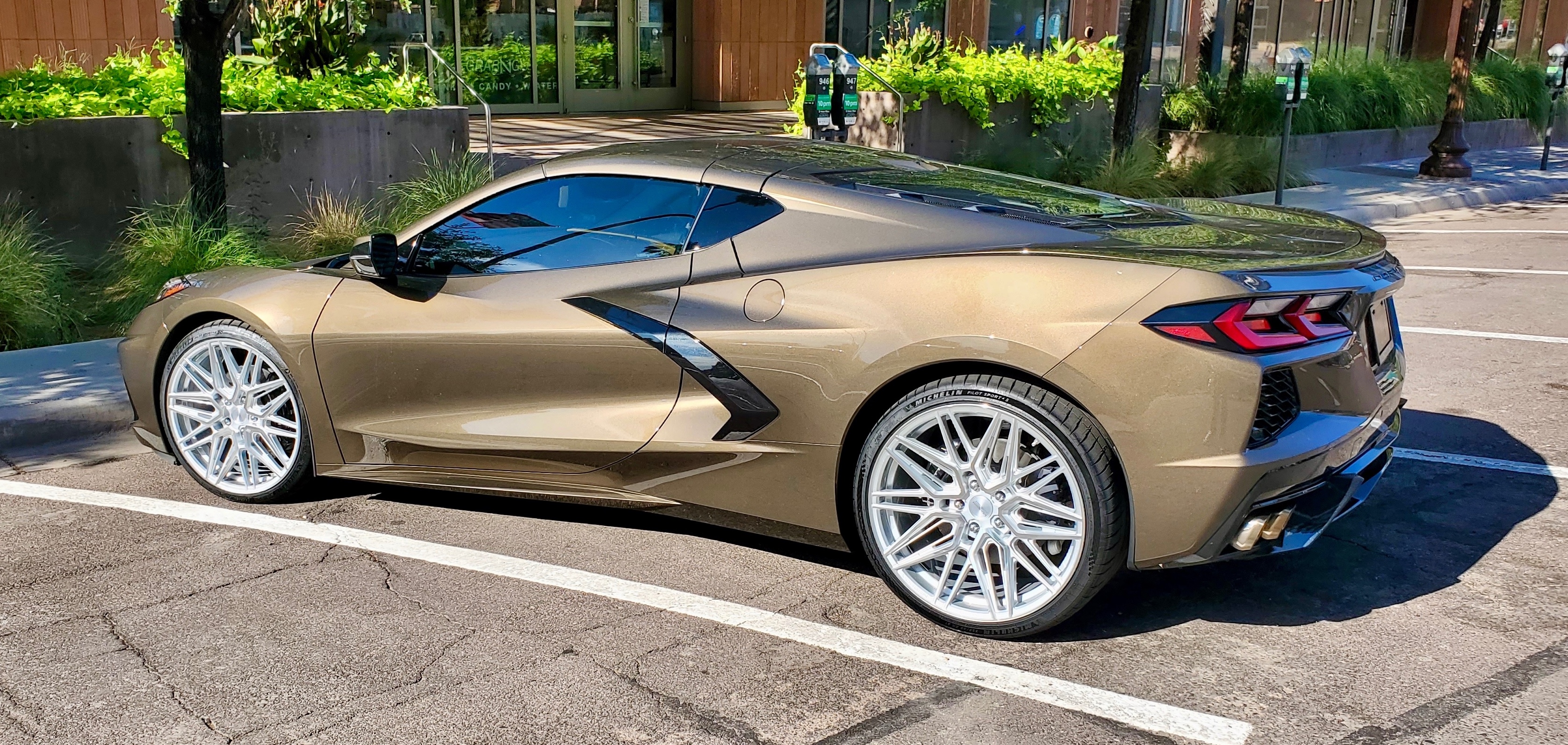 Used 2020 Chevrolet Corvette Stingray Preferred Cpe w/ 2LT Preferred Equipment Group RWD image 5