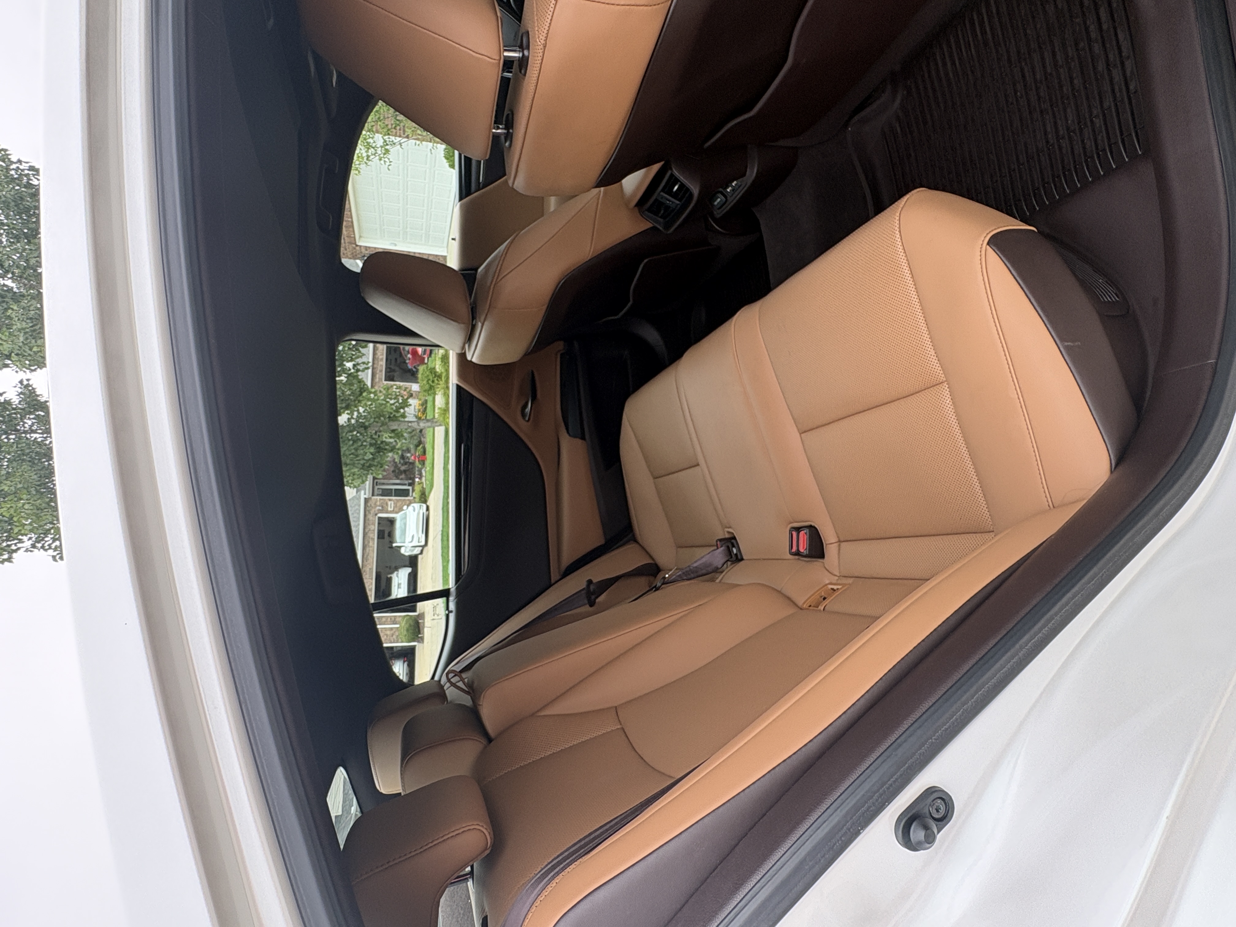 Used 2020 Lexus ES 300h w/ Premium Package FWD image 10