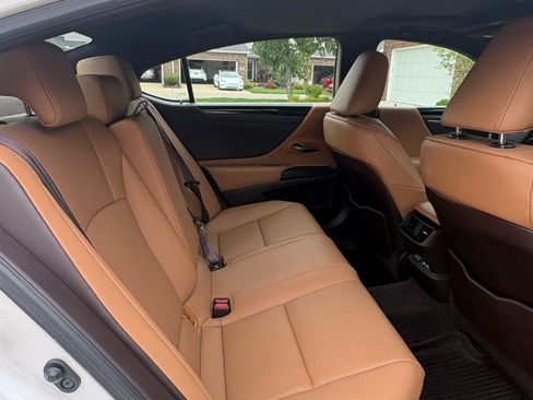 Used 2020 Lexus ES 300h w/ Premium Package FWD image 10