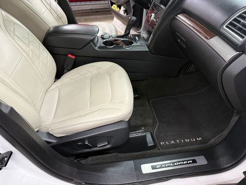 Used 2018 Ford Explorer Platinum image 22