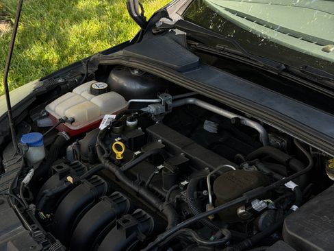 Used 2015 Ford Focus SE FWD image 13