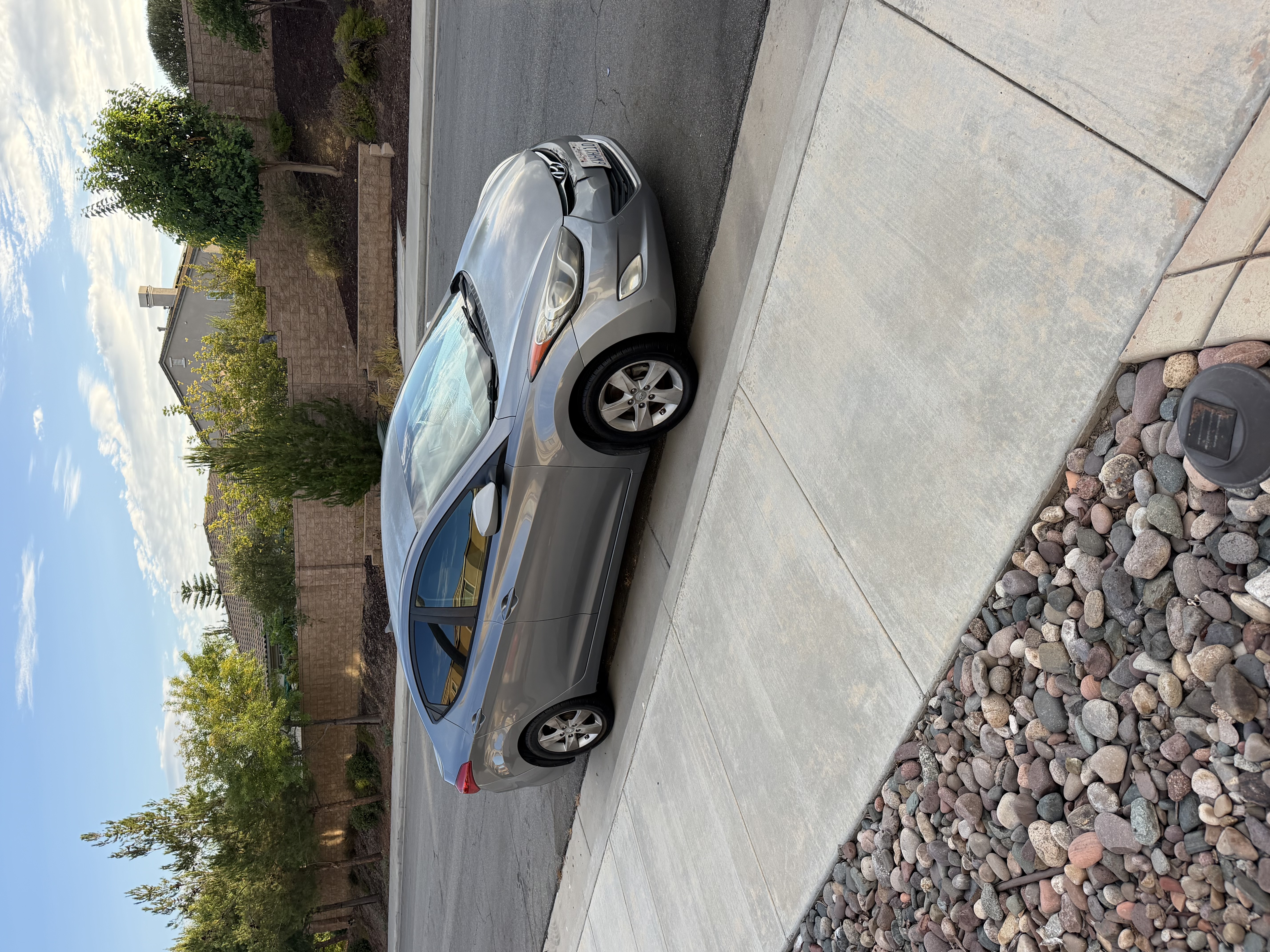Used 2013 Hyundai Elantra GLS w/ Preferred Pkg FWD image 2