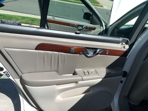 Used 2001 Cadillac De Ville DHS w/ Safety/Security Pkg FWD image 20