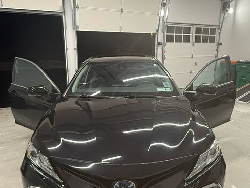 Used 2021 Toyota Camry XLE w/ Navigation Upgrade Package image 2