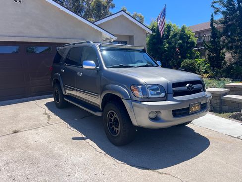 Used 2007 Toyota Sequoia Limited RWD image 2