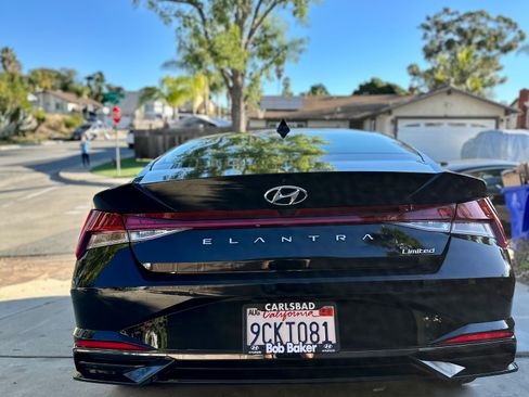Used 2023 Hyundai Elantra Limited image 1