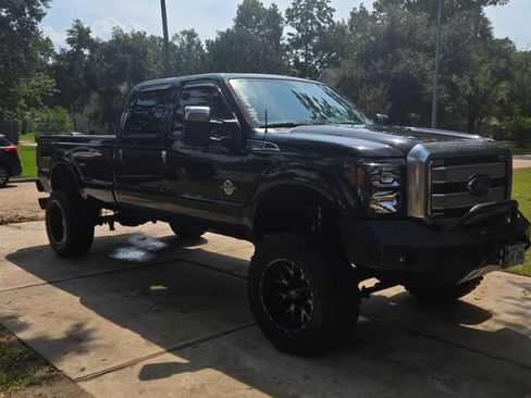 Used 2014 Ford F250 Platinum w/ FX4 Off-Road Package image 10