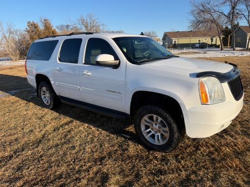 Used 2010 GMC Yukon XL SLT w/ SLT-2 Equipment Package image 6
