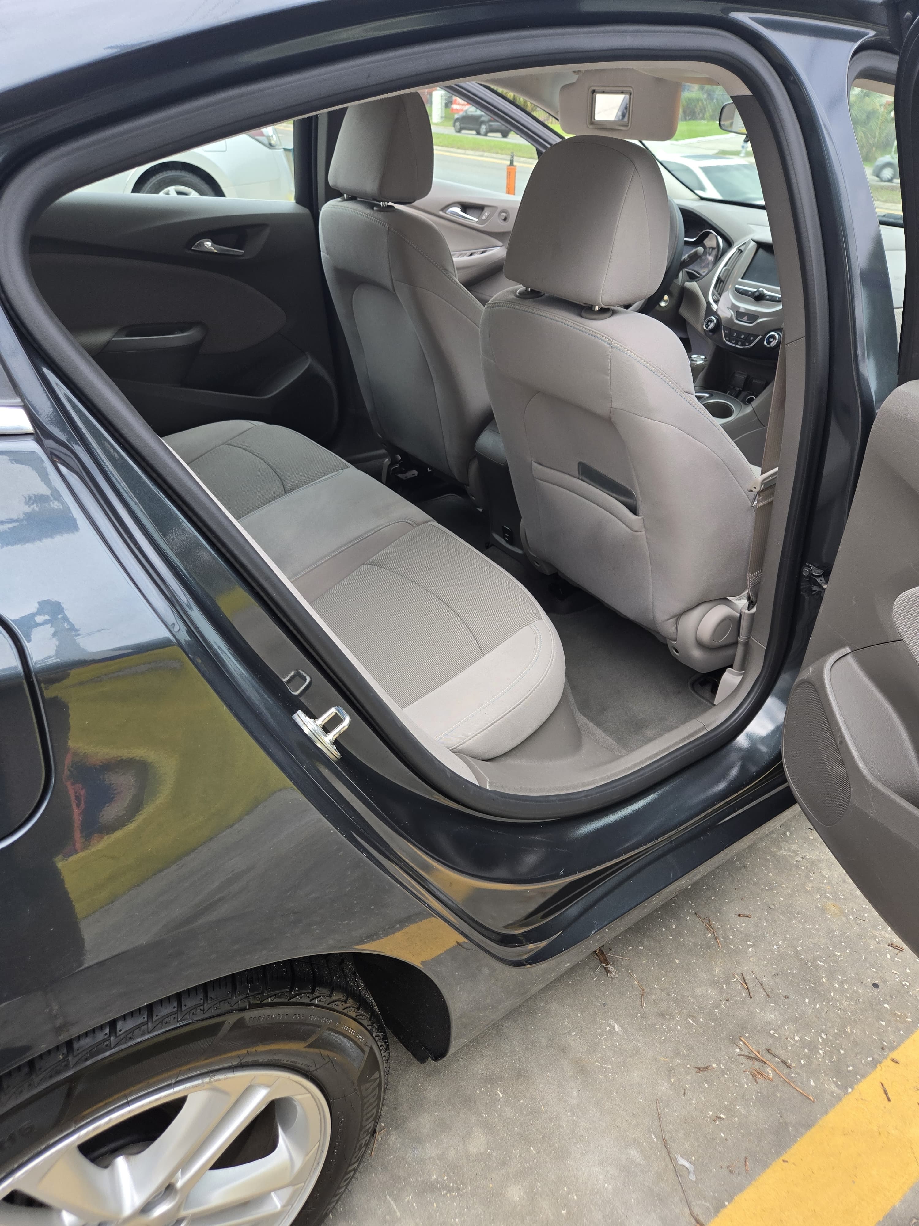 Used 2017 Chevrolet Cruze LT FWD image 11