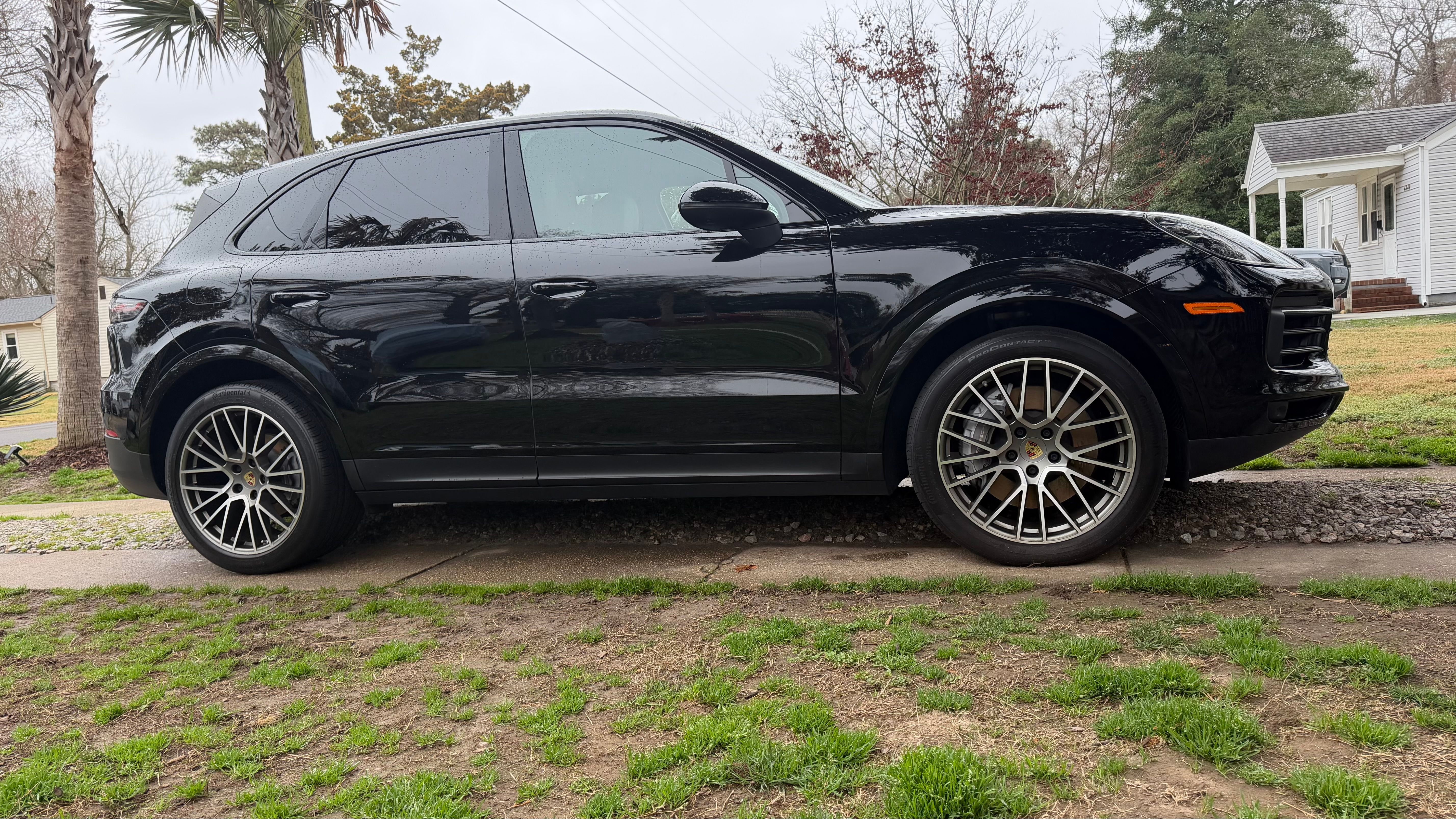 Used 2022 Porsche Cayenne Platinum Edition AWD/4WD image 1