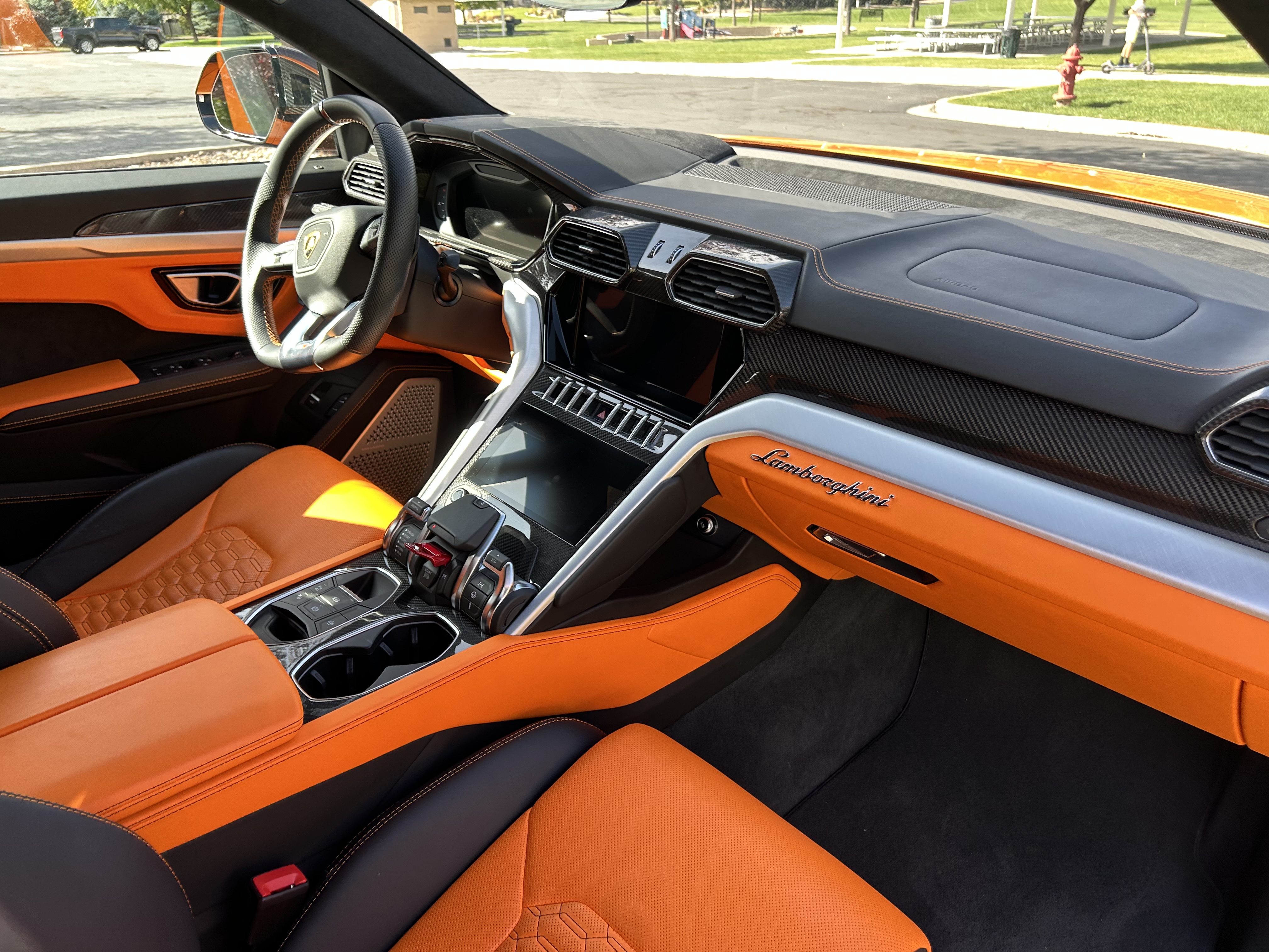 Used 2022 Lamborghini Urus AWD/4WD image 25