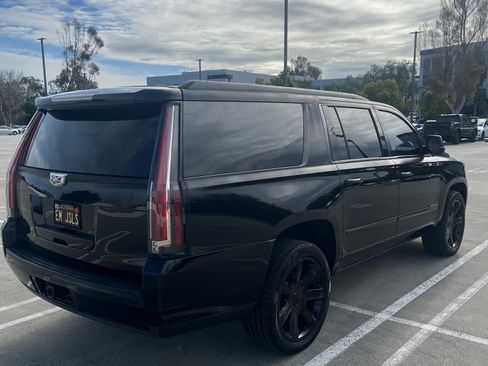 Used 2016 Cadillac Escalade ESV Luxury image 5