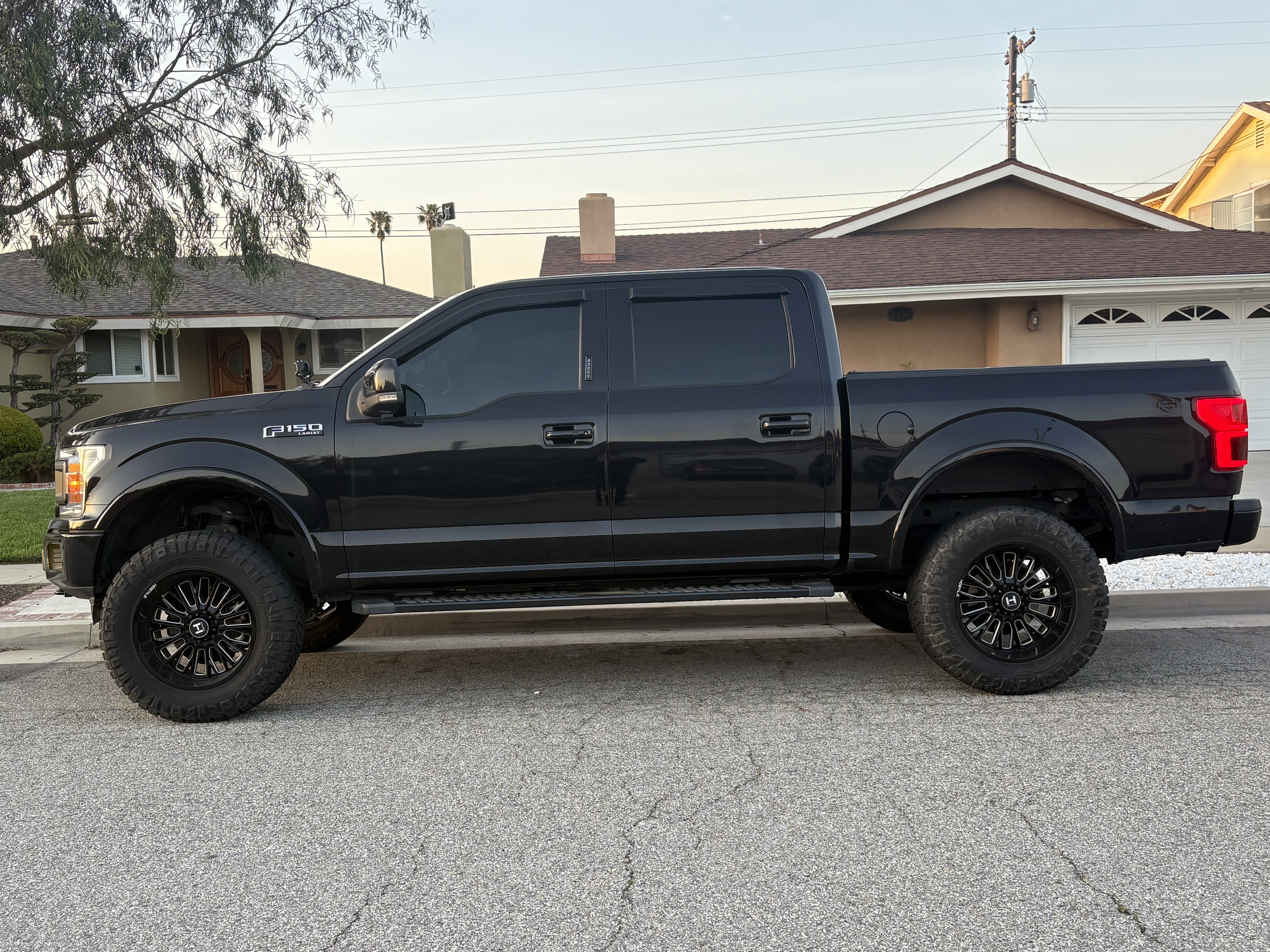 Used 2019 Ford F150 Lariat AWD/4WD image 9