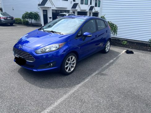 Used 2015 Ford Fiesta SE w/ Comfort Package FWD image 6