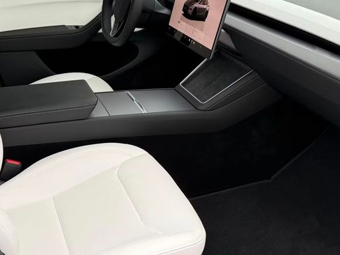 Used 2026 Tesla Model Y Long Range RWD image 4