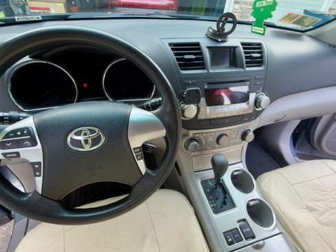 Used 2012 Toyota Highlander 4WD w/ Tech Pkg image 10