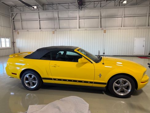 Used 2006 Ford Mustang Premium image 4