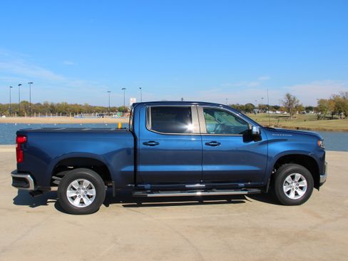 Used 2022 Chevrolet Silverado 1500 LT w/ Safety Package image 10