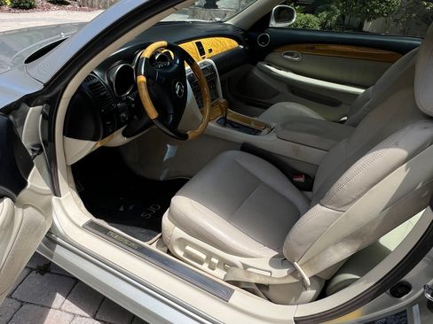 Used 2003 Lexus SC 430 Convertible image 2