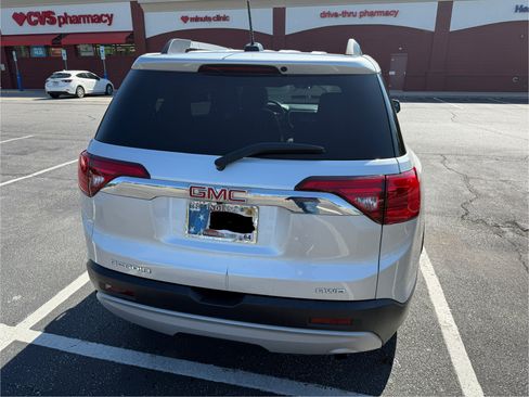 Used 2018 GMC Acadia SLE image 19
