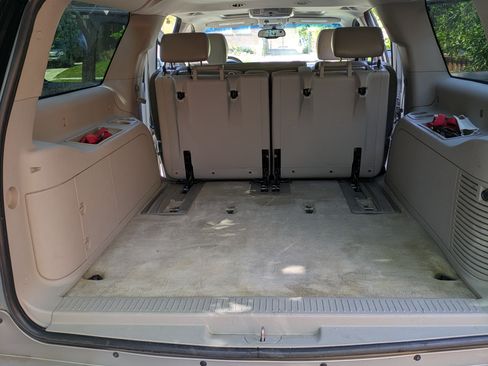 Used 2007 GMC Yukon XL SLT w/ SLT Preferred Equipment Group image 2