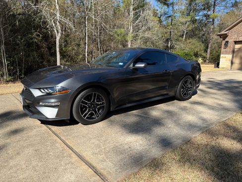 Used 2018 Ford Mustang Premium image 8