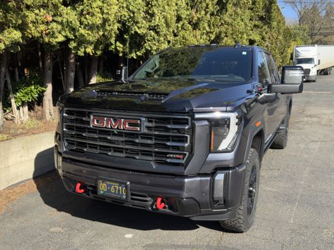 Used 2024 GMC Sierra 3500 AT4 w/ AT4 Premium Plus Package image 4