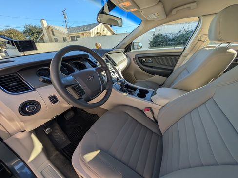 Used 2010 Ford Taurus SE image 12