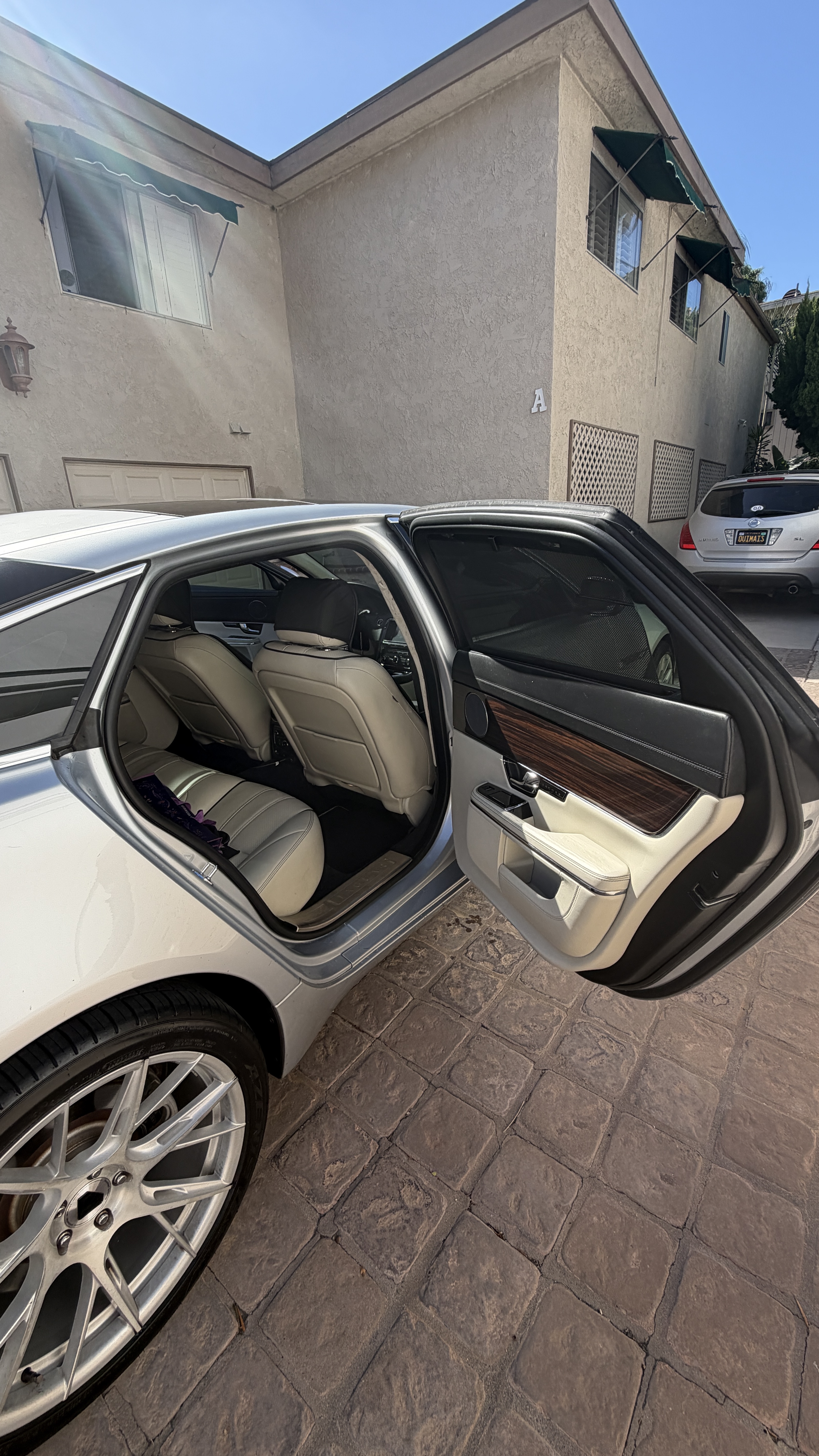 Used 2012 Jaguar XJ L RWD image 6