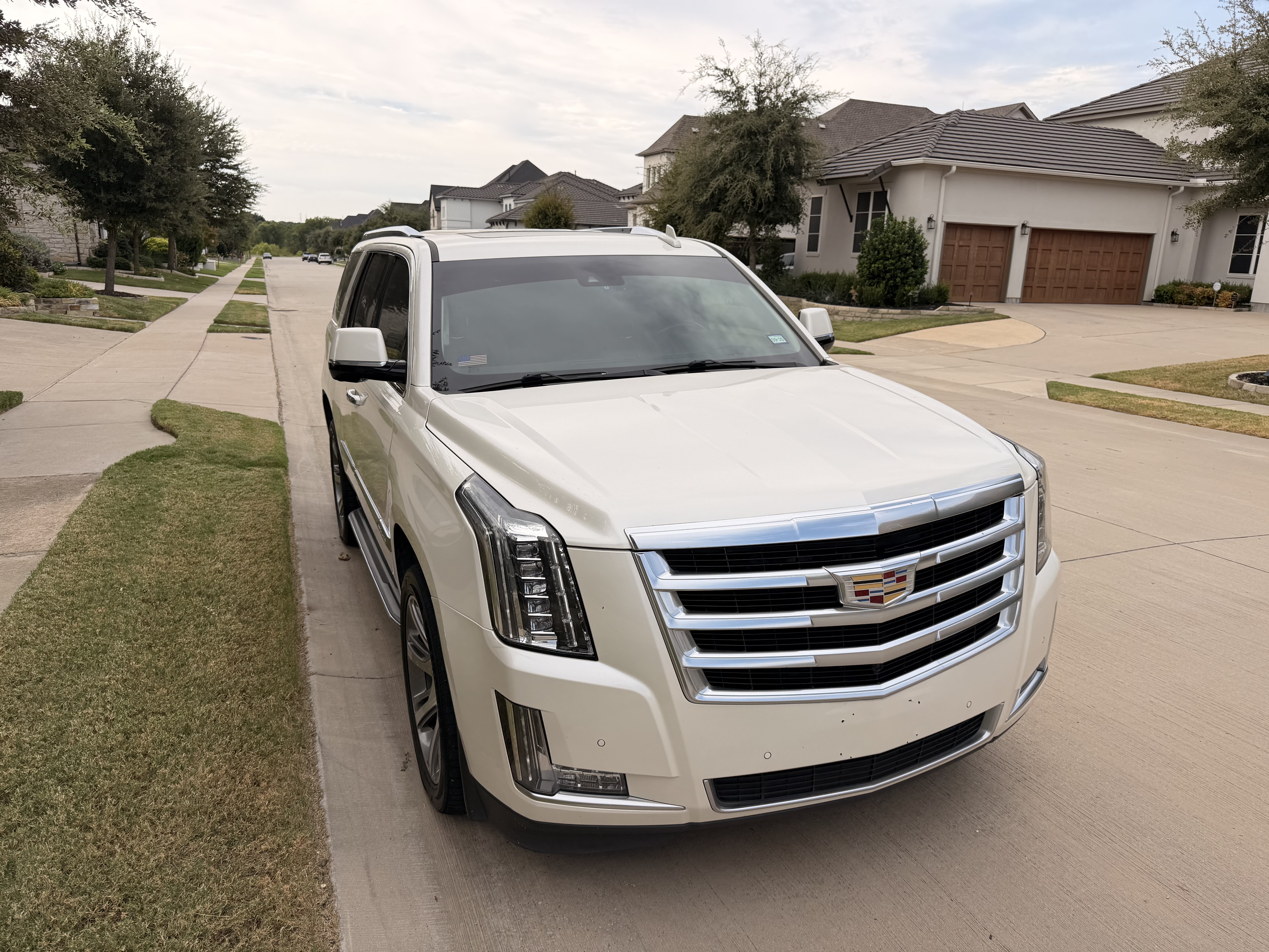 Used 2015 Cadillac Escalade Luxury AWD/4WD image 9