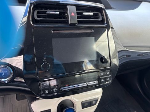 Used 2017 Toyota Prius Four Touring image 18