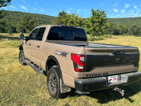 Used 2020 Nissan Titan PRO-4X w/ Pro-4x Convenience Package image 6