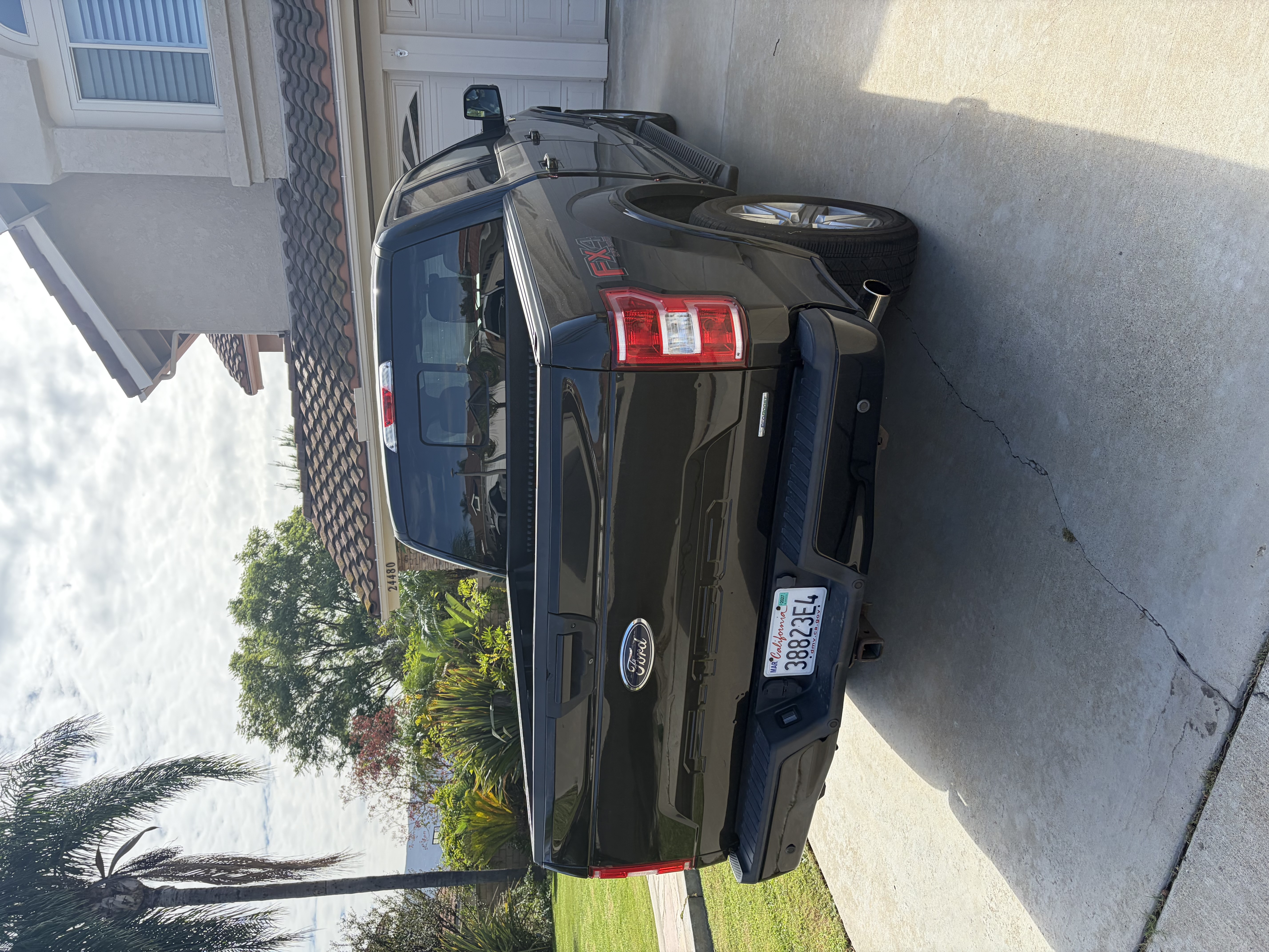 Used 2018 Ford F150 XLT w/ Equipment Group 302A Luxury AWD/4WD image 4