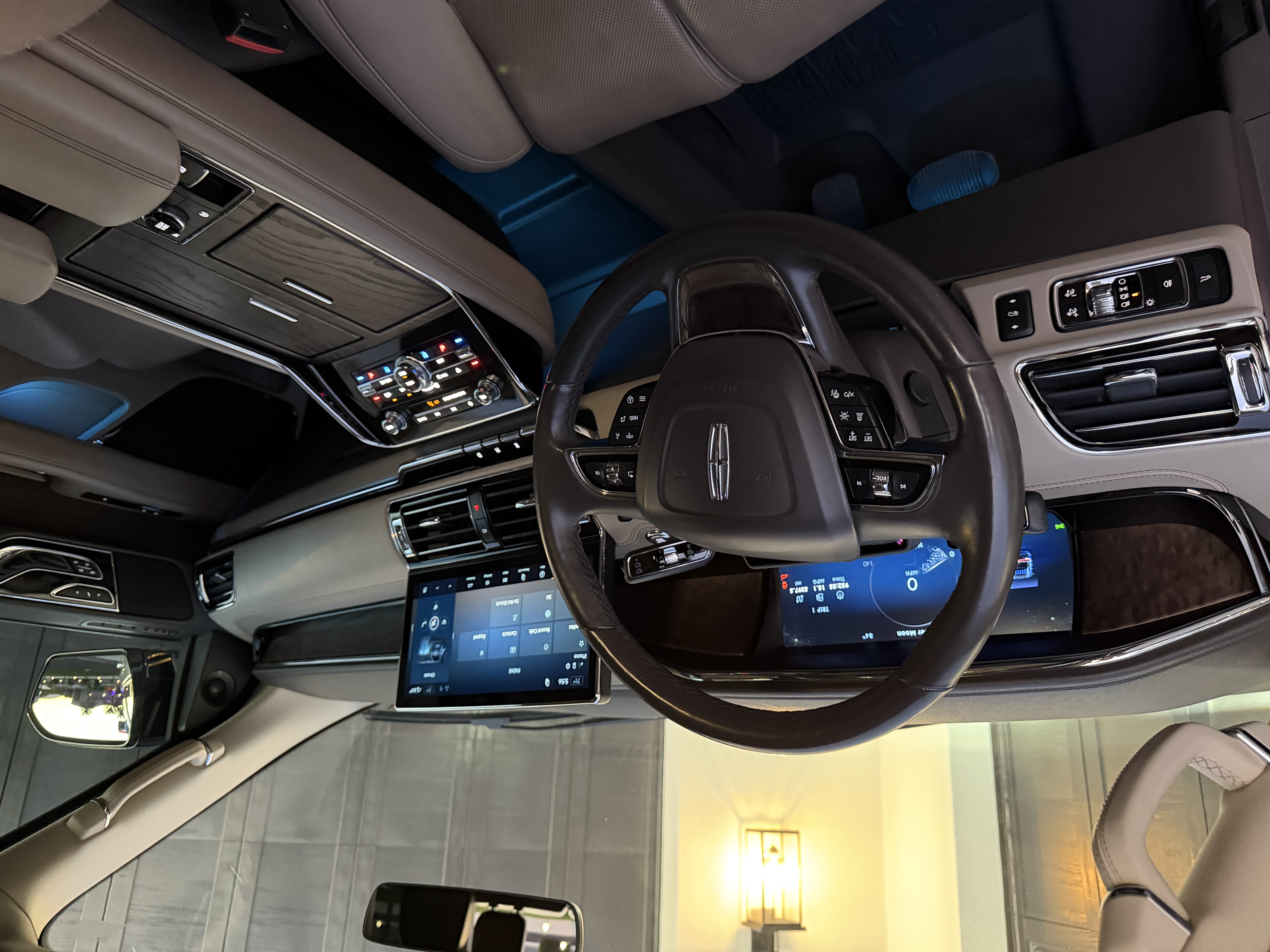 Used 2023 Lincoln Navigator L Reserve AWD/4WD image 9