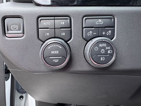 Used 2023 Chevrolet Silverado 1500 RST w/ Z71 Off-Road Package AWD/4WD image 15
