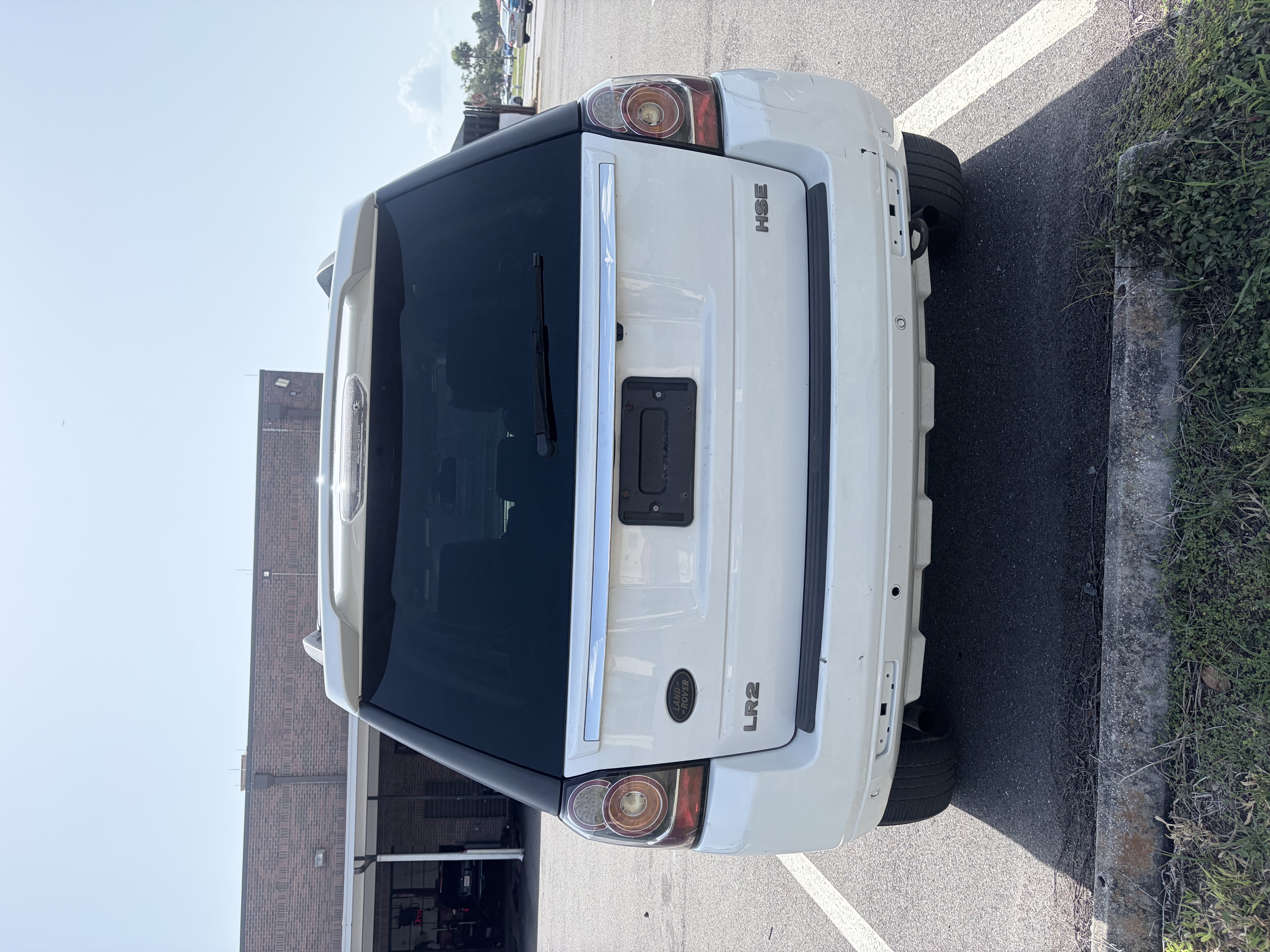 Used 2014 Land Rover LR2 HSE AWD/4WD image 9