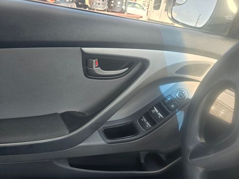 Used 2014 Hyundai Elantra SE FWD image 11