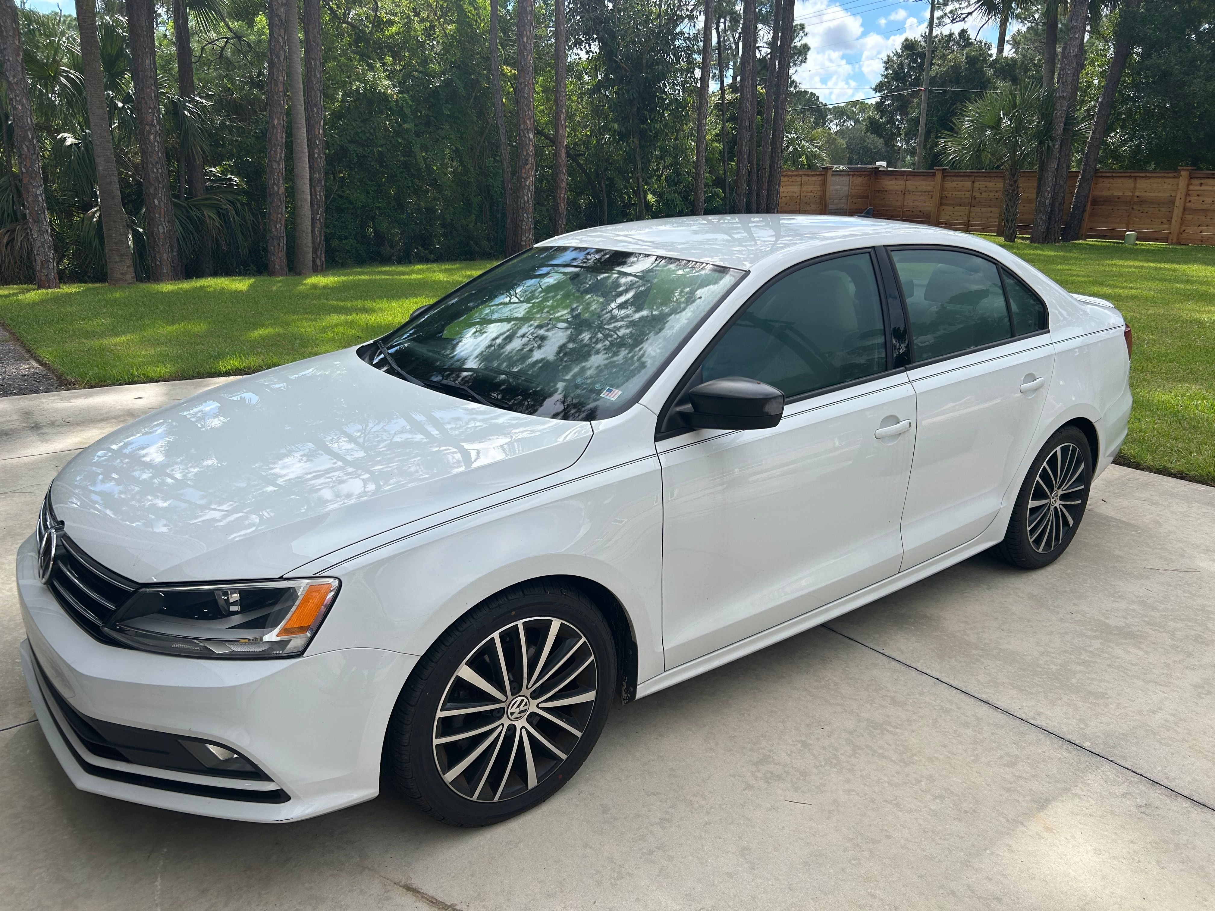 Used 2016 Volkswagen Jetta Sport FWD image 1