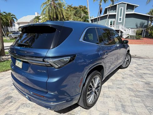 Used 2025 Buick Enclave Avenir w/ Super Cruise Package FWD image 8