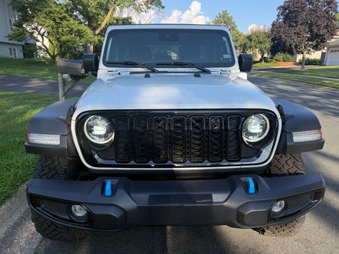 Used 2024 Jeep Wrangler Unlimited AWD/4WD image 1