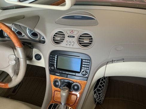 Used 2008 Mercedes-Benz SL 550 image 10