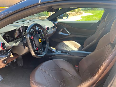 Used 2022 Ferrari 812 GTS RWD image 8