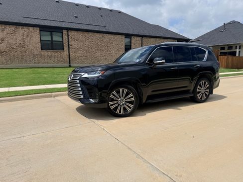 Used 2024 Lexus LX 600 4WD w/ Luxury Package image 5