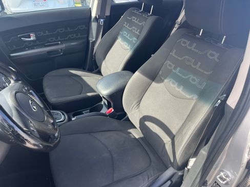 Used 2013 Kia Soul + w/ Audio Pkg FWD image 10